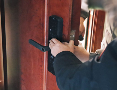 龙子湖24小时上门开锁公司